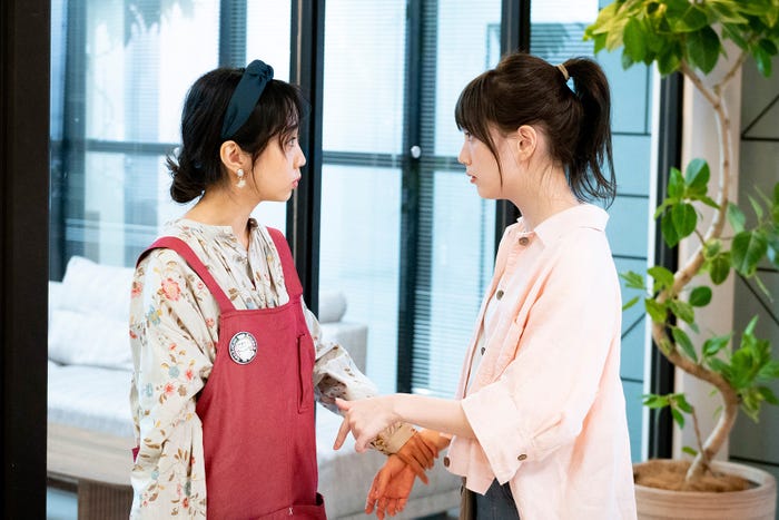 木南晴夏、本田翼「君の花になる」第4話より(C)TBS