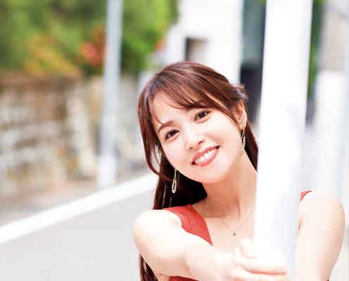 鷲見玲奈アナ、フリー転身後初表紙で“夏グラビア”を披露