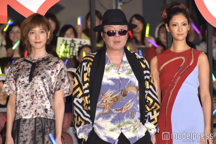 (左から)本田翼、古田新太、菜々緒(C)モデルプレス