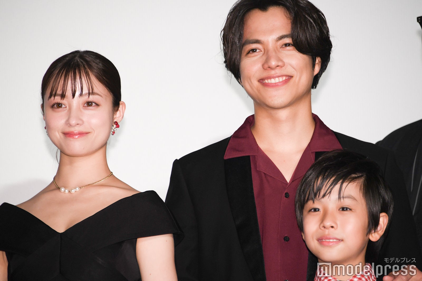 橋本環奈、重岡大毅、正垣湊都（C）モデルプレス