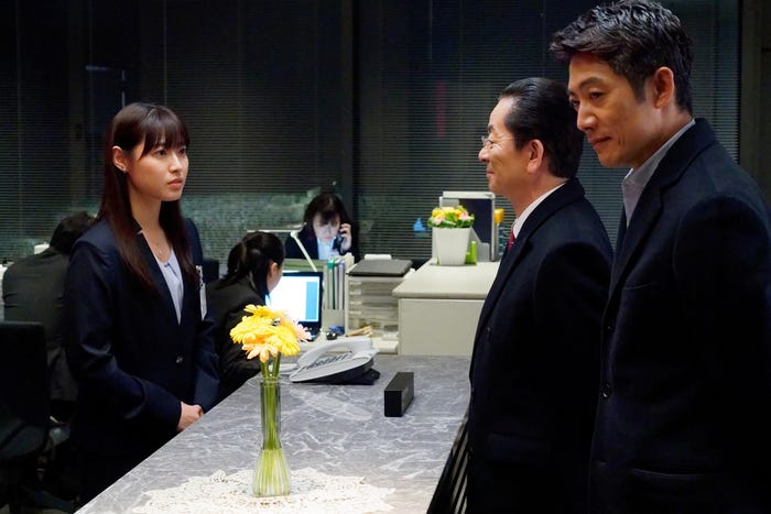 瀧本美織(左) (C)テレビ朝日