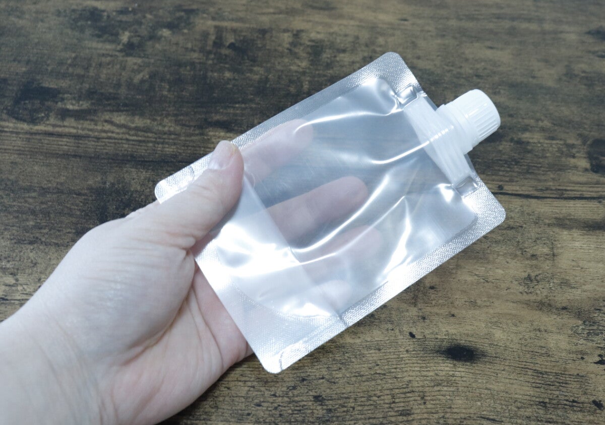 100均のパウチが夏に最強！飲み物を保冷剤に変える！ありそうでなかった便利グッズ