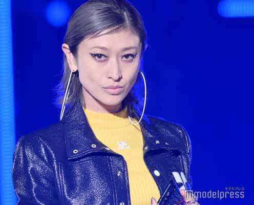 山田優、シークレットで「TGC」降臨 ミニスカで抜群スタイル際立つ<TGC 2022 A/W>