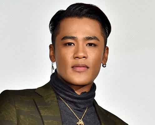 三代目JSB・ELLY、“血だらけ”で温泉「お客さんいなくなっちゃった」