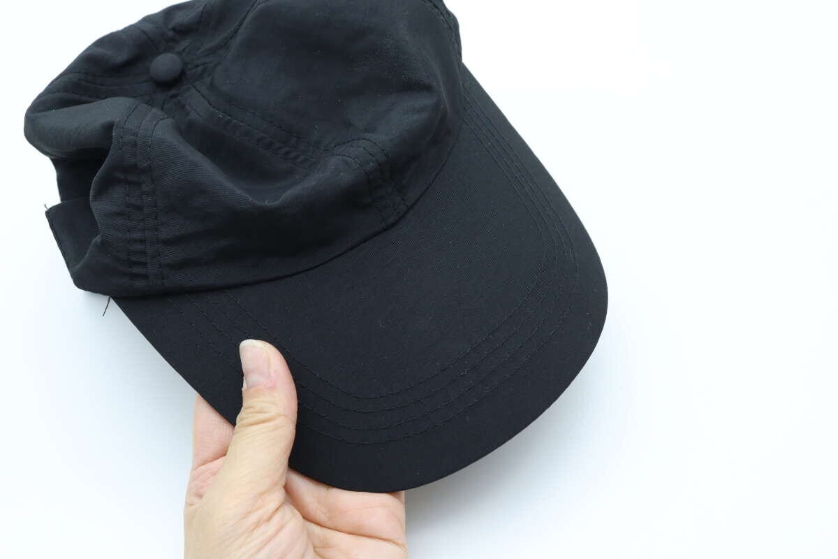 ダイソーの撥水キャップのツバ