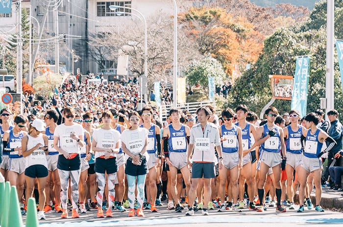 大会の様子(左から)佐野千晃、七海、村田倫子、坪井ミサト(提供写真)