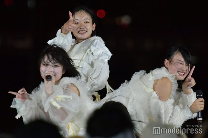 久松由依、新間いずみ、木村日音(C)モデルプレス