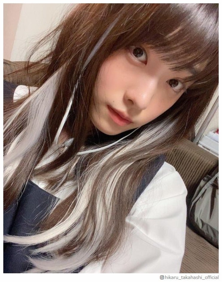 高橋ひかる、銀髪メッシュ＆ツインテールのオフショットに反響「似合ってる」「貴重」