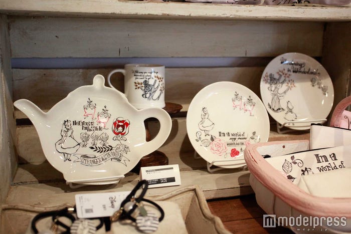 プレートがキュート(C)Disney