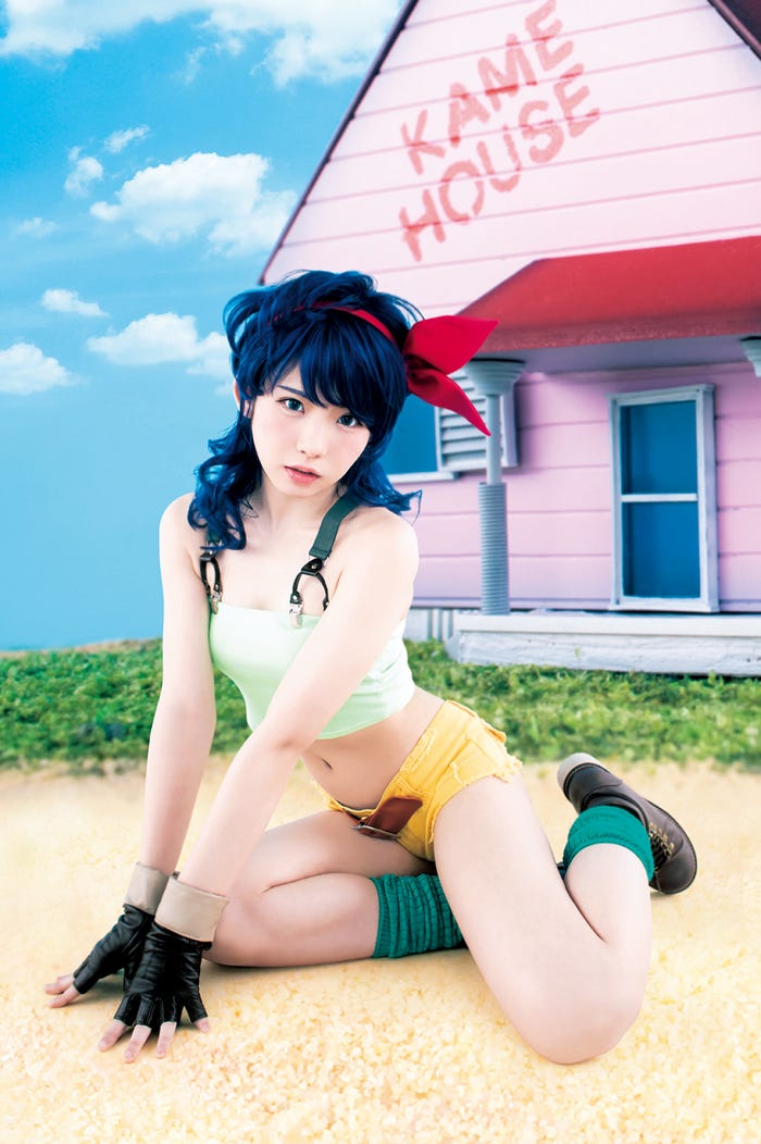 えなこ1stメジャー写真集「えなこcosplayer」(集英社)より(提供写真)