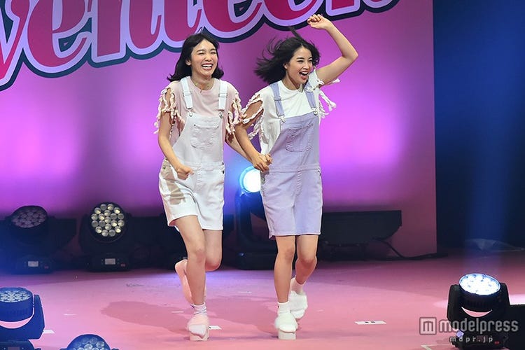 広瀬すず 飯豊まりえ 仲良し 双子コーデ で笑顔炸裂 モデルプレス 広瀬すず 飯豊まりえ 仲良し 双子コーデ で笑顔炸裂 モデルプレス