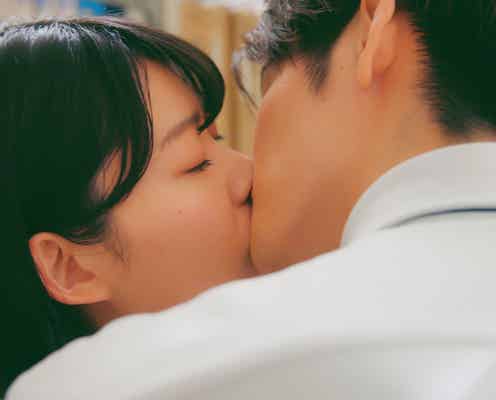 “匂いフェチ”女子&“触れられない”男が社内でキス 大胆ラブシーン話題「攻めすぎ」「衝撃的」【ただの恋愛なんかできっこない】