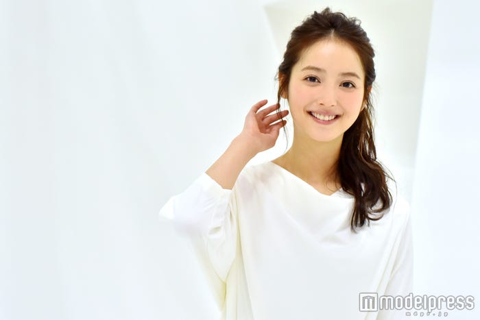 モデルプレスのインタビューに応じた佐々木希(C)モデルプレス