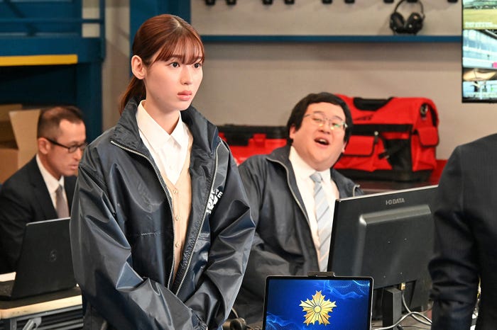 白石聖「新空港占拠」第1話より(C)日本テレビ