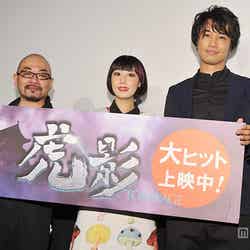 映画「虎影」の大ヒット舞台挨拶の様子（左から）西村喜廣監督、鳥居みゆき、斎藤工
