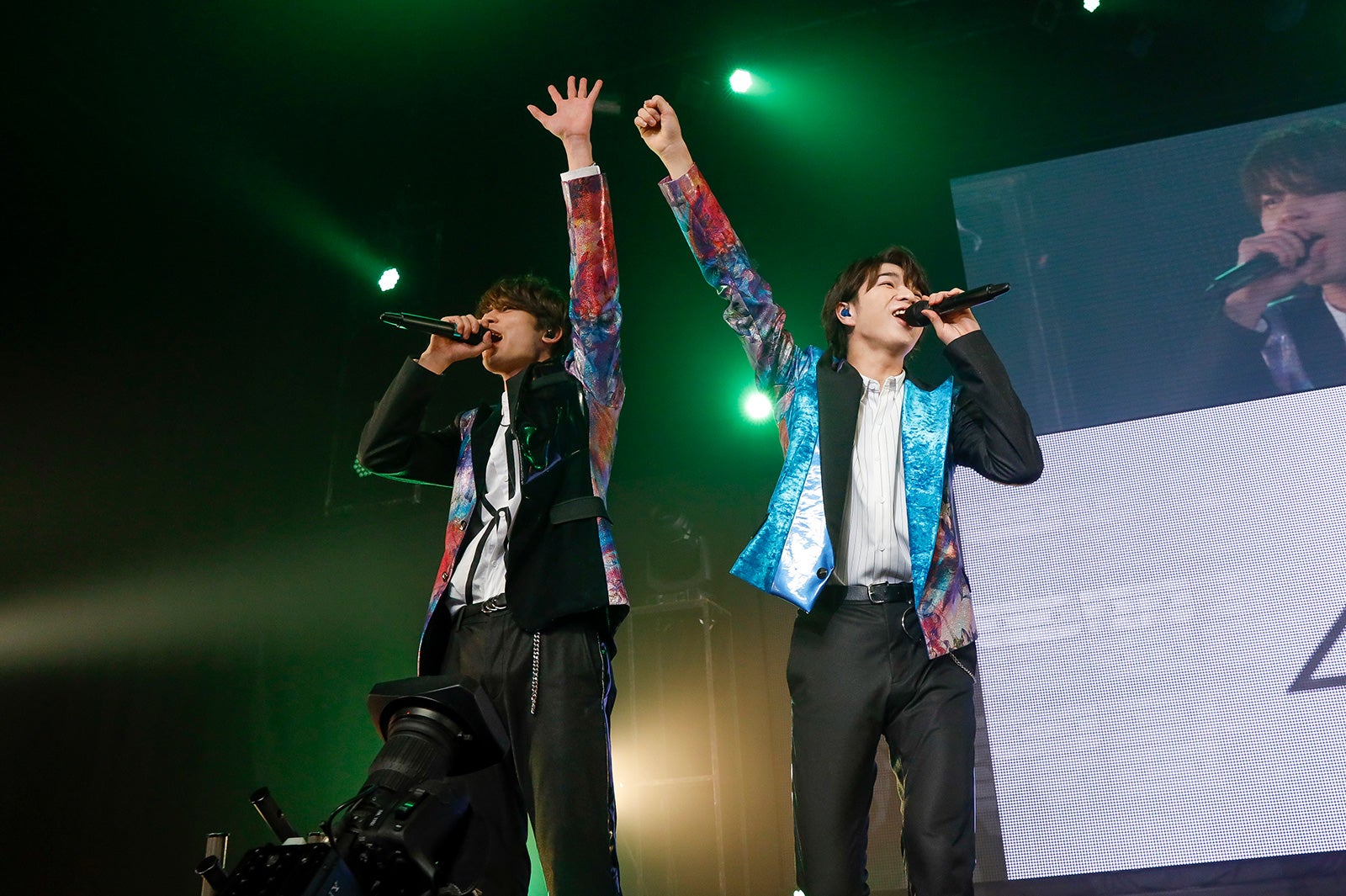 M!LK『7人7色～Winding Road～』（C）笹森健一、小坂茂雄