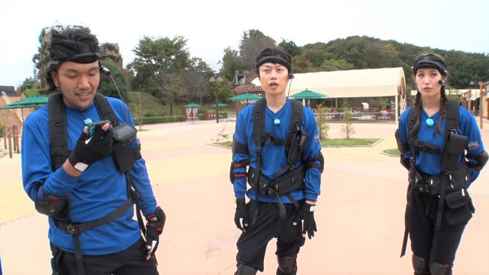 (左から)盛山晋太郎、リリー、トラウデン直美 (C)フジテレビ