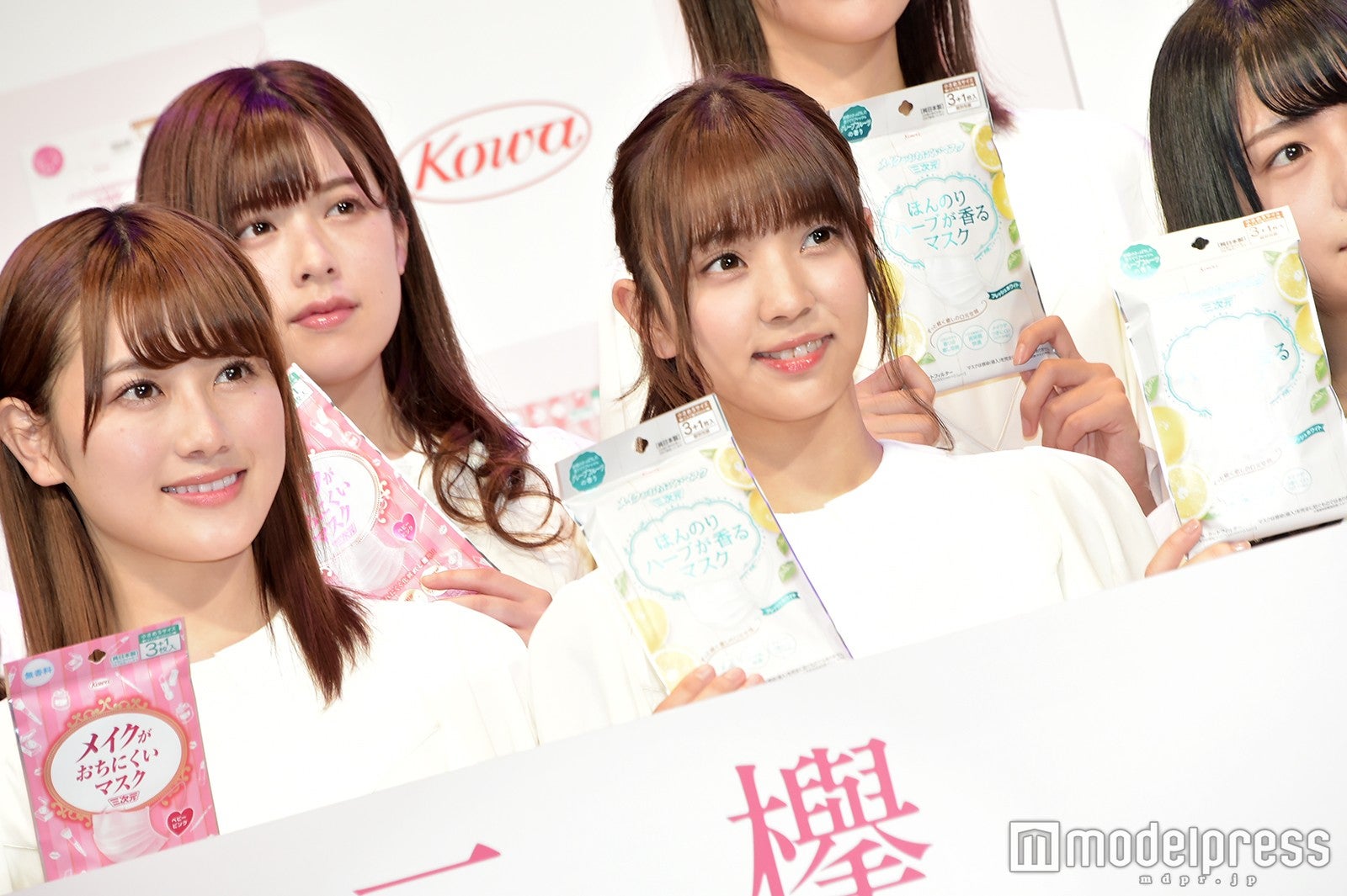 守屋茜、小林由依 （C）モデルプレス