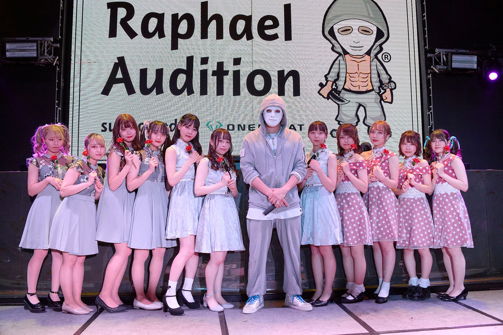 （中央）ラファエル「ラファエルプロデュースアイドル」最終審査より（提供写真）