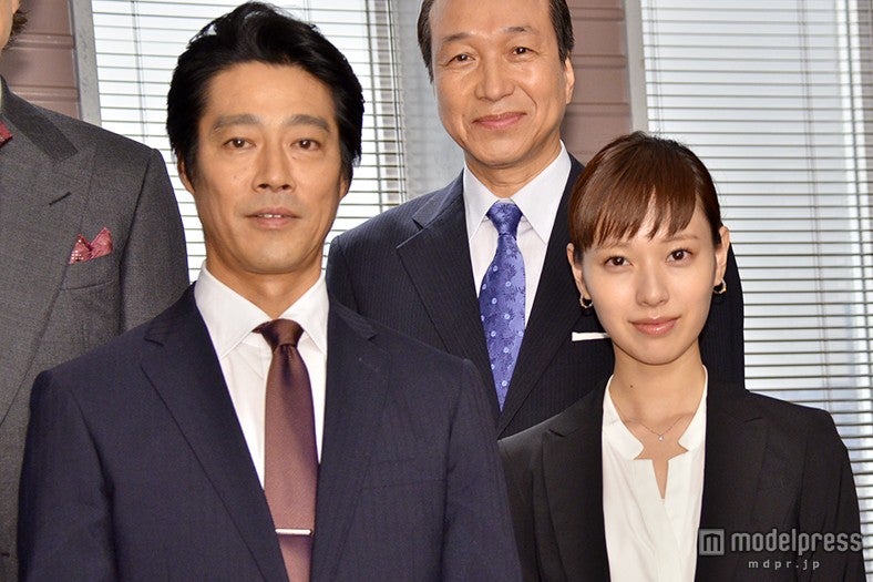 左より：堤真一、小日向文世、戸田恵梨香