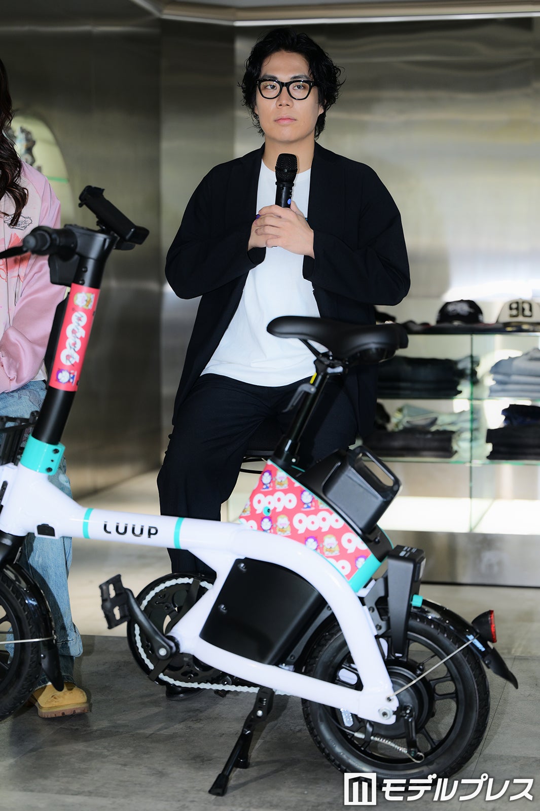 くるま（C）モデルプレス