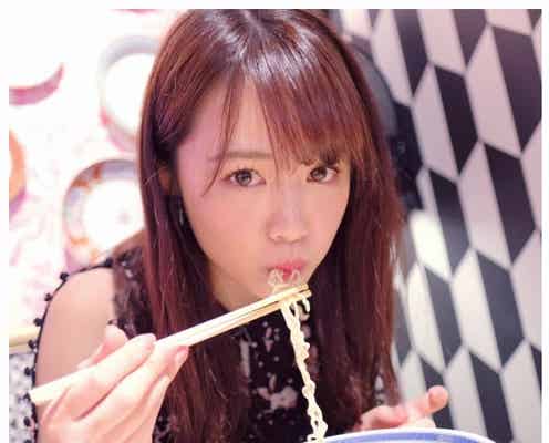 “モテるために生きてる”ゆうこすと「ラーメンデートなう」気分の神ショット 「あざとかわいい」「こりゃモテる」と反響