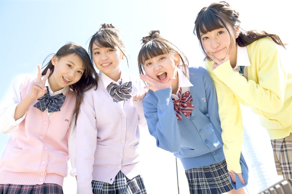 （左から）斉藤梨鈴、大原優乃、石橋宇輪、山本優菜／「LOVE berry VOL.7」より（画像提供：徳間書店）