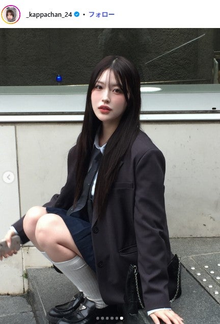 美人インフルエンサー、赤髪に電撃イメチェン 宮古島でのショーパン姿に反響「スタイル抜群」「何でも似合う」