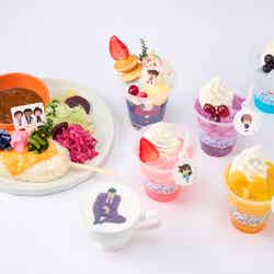 五平餅風プレート(大和・上原・諸伏)1,760円、江戸川コナンのスペシャルパフェ1,650円、各キャラクタードリンク1,100円、ランダムカフェラテ980円(C)青山剛昌/小学館・読売テレビ・TMS 1996 (C)TOKYO-SKYTREE