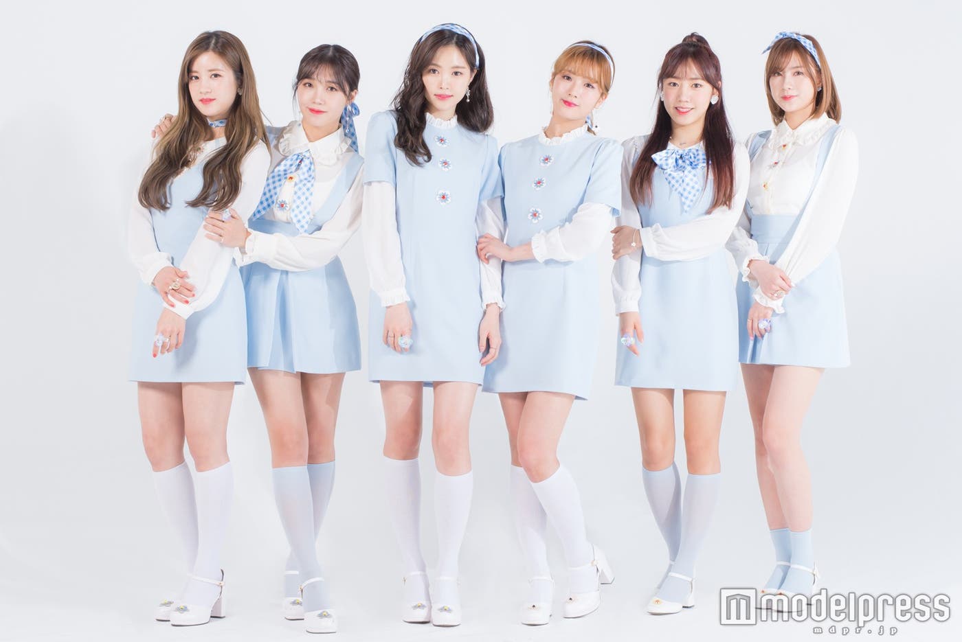 「Bye Bye」衣装はスカーフがポイント(C)モデルプレス