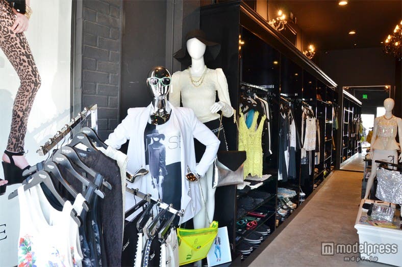 オレンジのライトで雰囲気ある店内/米・ロサンゼルス発のブランド「GROWZE」フラッグシップショップ