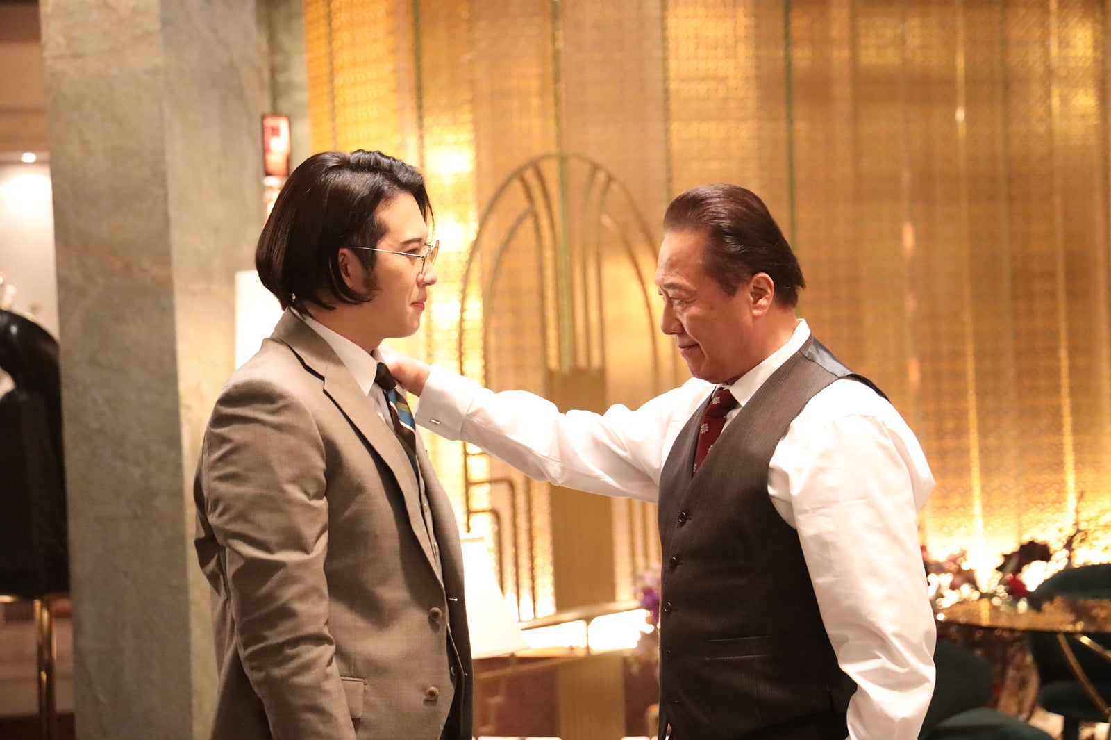 尾上松也、石橋凌／「やんごとなき一族」第6話より（C）フジテレビ