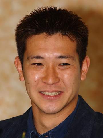 「お2人で筋トレ…素敵です」 妻の元TBSアナとの2ショ投稿 元Jリーガー「21年前に入籍しました」とセレブな記念日報告