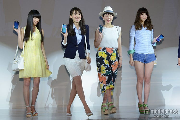 画像8 8 飯豊まりえ 美脚のぞく大人スタイル 筧美和子とペットトークも モデルプレス