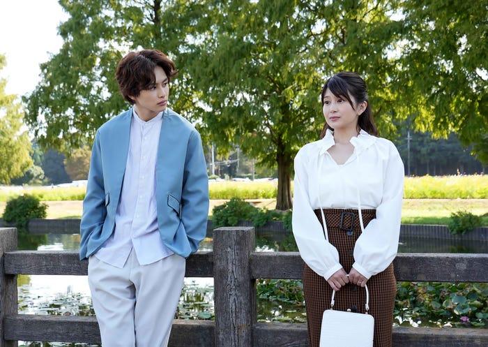 草川拓弥、佐津川愛美「サブスク不倫」第2話より(C)「サブスク不倫」製作委員会・MBS