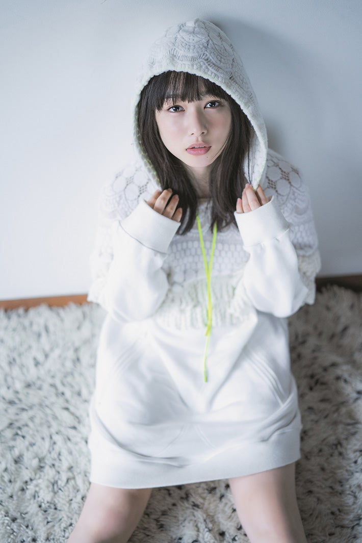 「桜井日奈子カレンダー2020」（東京ニュース通信社刊）