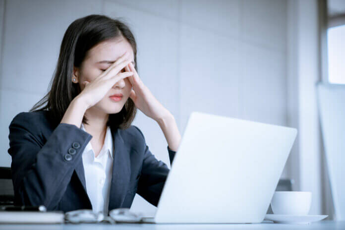 引っ込み思案の長所と短所の特徴7:自分の意見を言葉に出せない