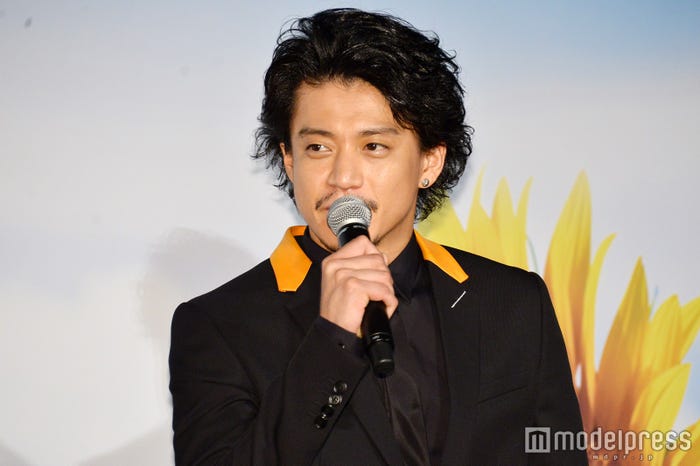 小栗旬 (C)モデルプレス