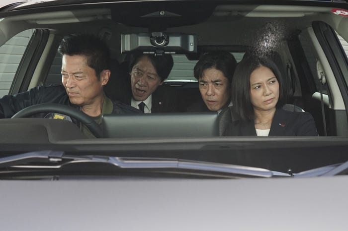 寺脇康文、川原和久、山中崇史、篠原ゆき子「相棒season22」第8話より(C)テレビ朝日