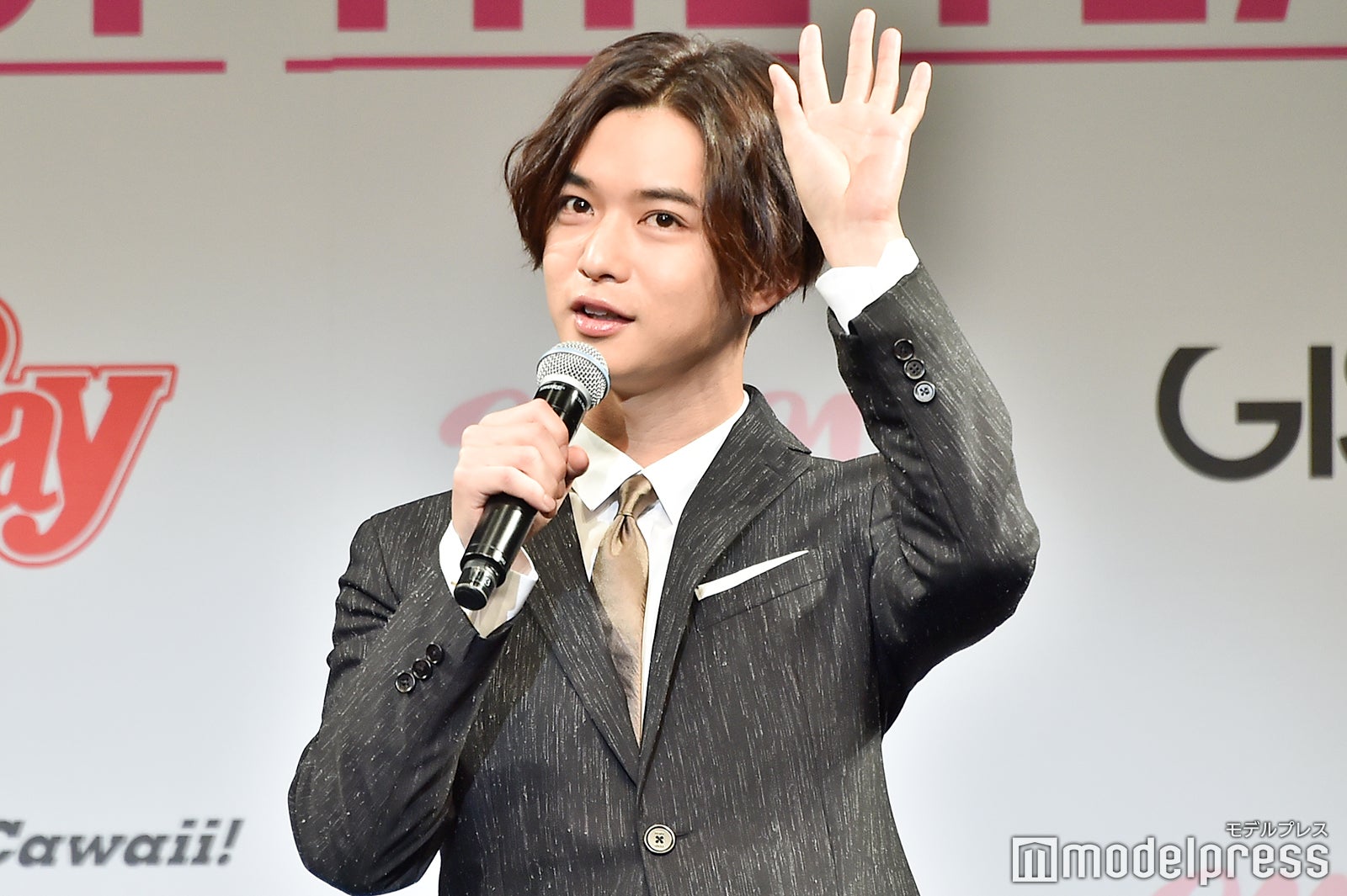 アホ毛の説明をする千葉雄大 （C）モデルプレス