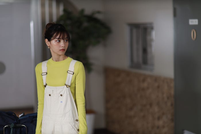 西野七瀬/「言霊荘」第1話より(C)テレビ朝日