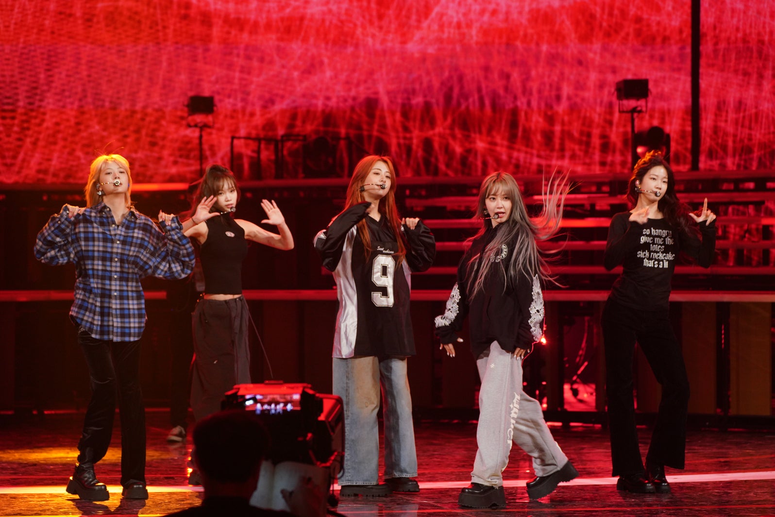 LE SSERAFIM（C）NHK