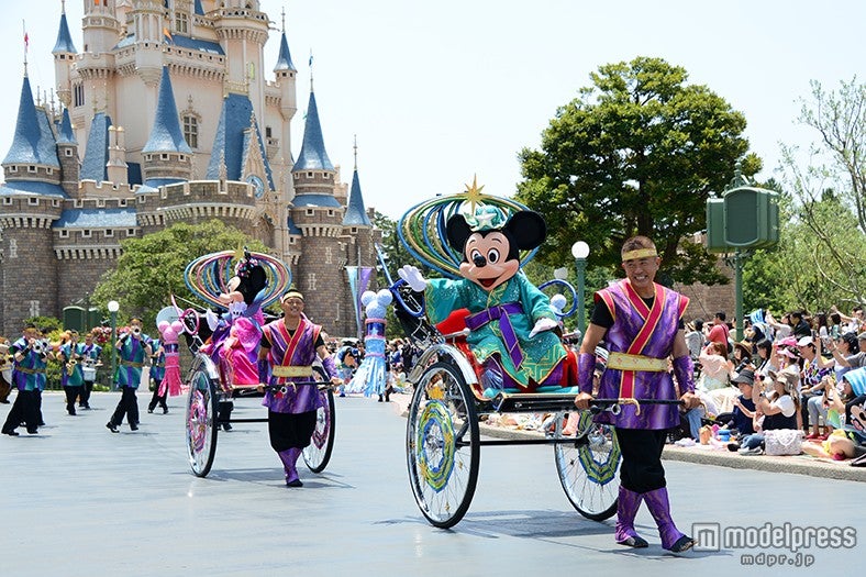 ディズニーランド、彦星ミッキー＆織姫ミニー登場　クラリスも初参加で七夕スタート