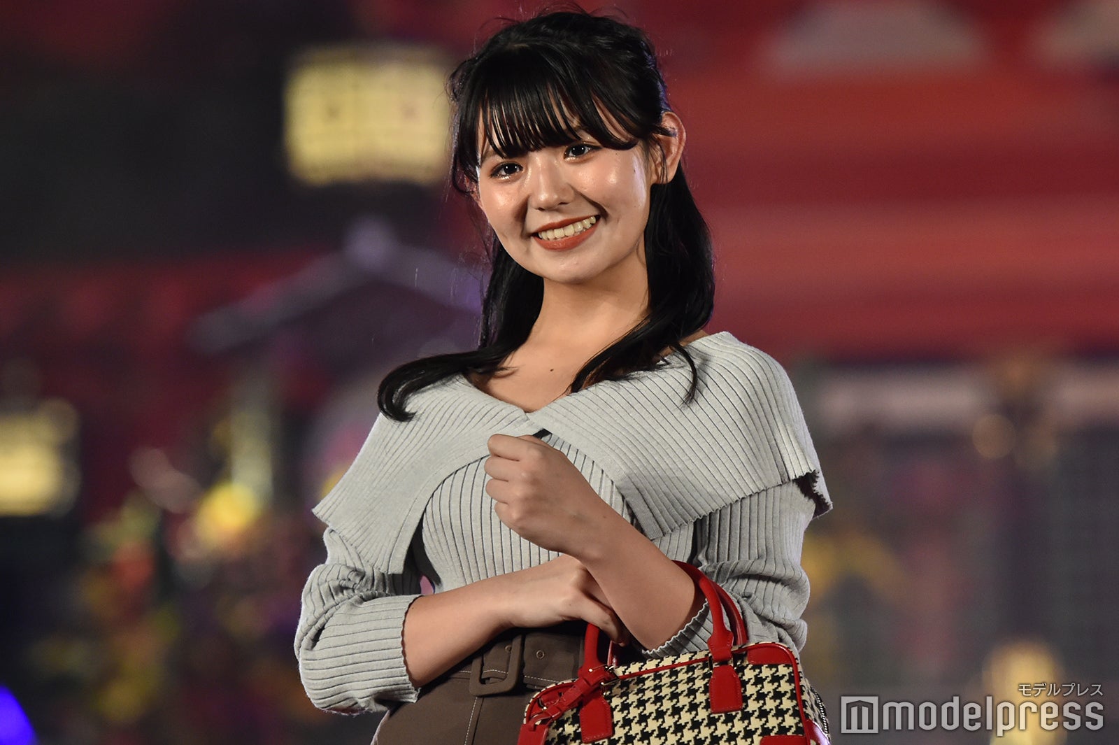 峯吉愛梨沙（C）モデルプレス