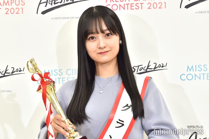 2021年グランプリを受賞した有賀怜香さん (C)モデルプレス
