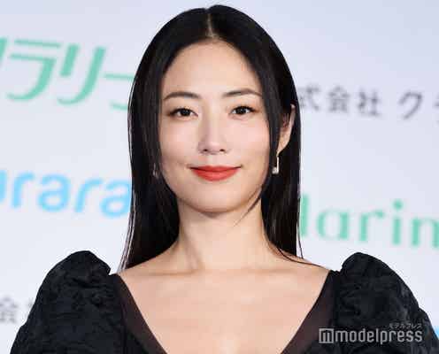 MEGUMI、ベアトップドレスで大胆美デコルテ披露「オンもオフも素敵」「赤がお似合い」と反響