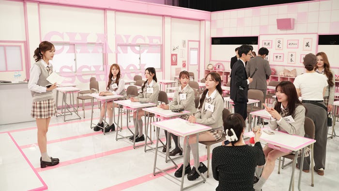 (上段左から時計回りに)きほ、あいな、ミレイ、りん、もあ、かりな(提供写真)