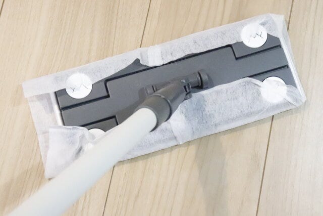 ダイソーのクリップ型モップ（マイクロファイバークロス1枚付）はフローリングシートにも対応可能