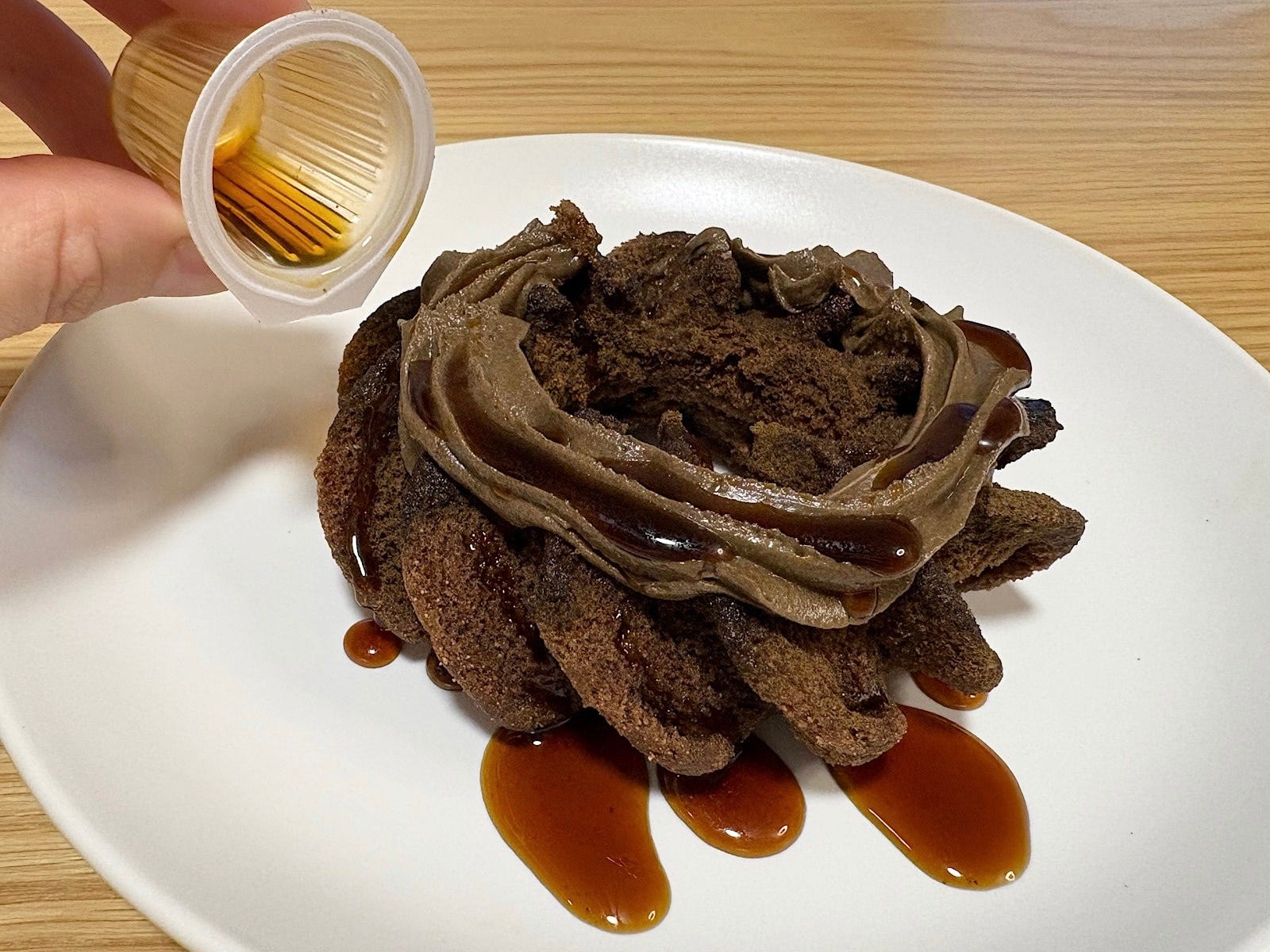 お好みで付属の黒みつをかけていただきます! 甘さが調節できてGood
