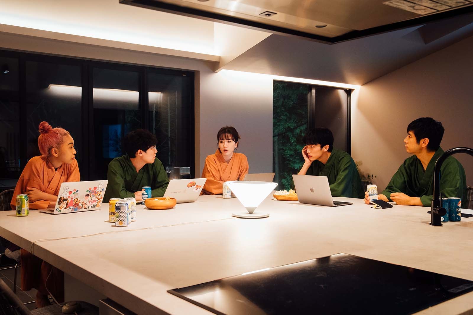 青山テルマ、前原滉、永野芽郁、杉野遥亮、西島秀俊／「ユニコーンに乗って」第7話より（C）TBSスパークル／TBS　撮影：加藤春日